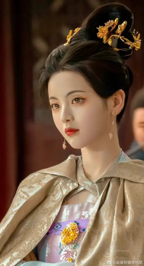 可爱玉兔!杨超越古装照太乖巧萌化人心