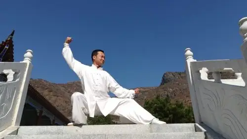 炯峰传统陈式太极拳队青龙山下打太极!赞美家乡!传播健康!