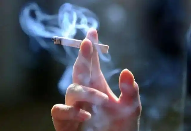 长期吸烟的男性过了45岁若能轻松完成4个动作或身体还不错