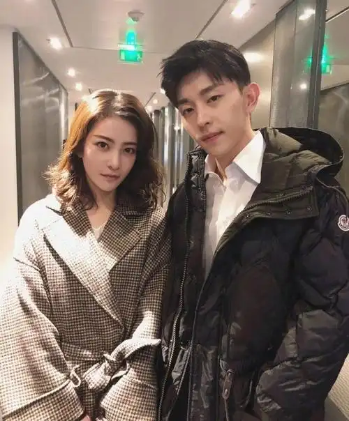 以前是林更新的绯闻女友,现在时尚资源飞起,亲吻邓伦拍广告