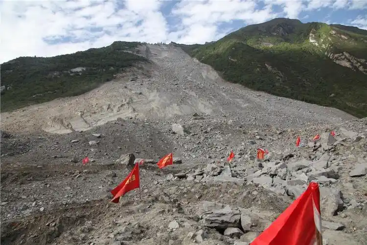 p data-id="gnaxgdt0g5">滑走坡是指斜坡上的土体或者 a target="