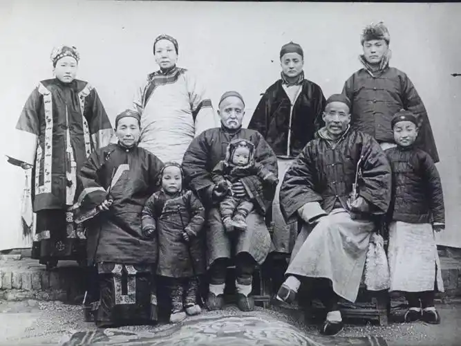 旧时光老照片清末中国富人家庭合影