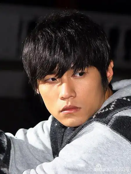 周董吴奇隆老牛吃嫩草 活力潮发抚平年龄差(组图)(8)