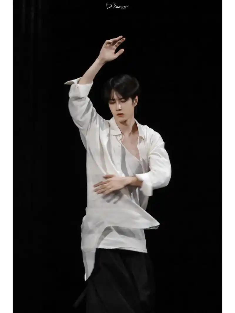 绝美高清壁纸之王一博 绝美高清壁纸之王一博