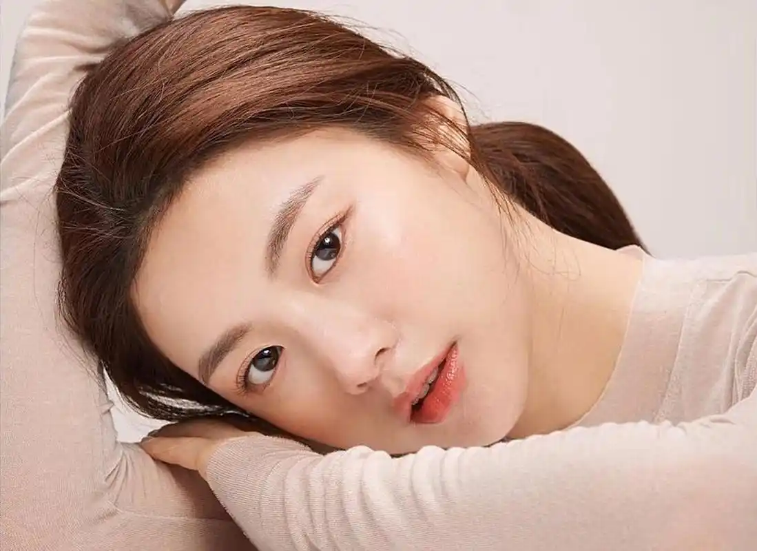 欧阳娜娜侧脸输惨古力娜扎?