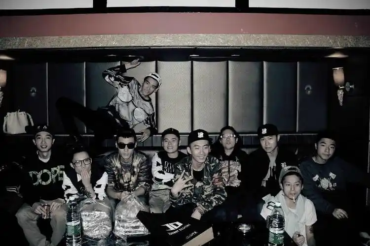 有说唱会馆老粉吗知道最左边那个人是谁吗