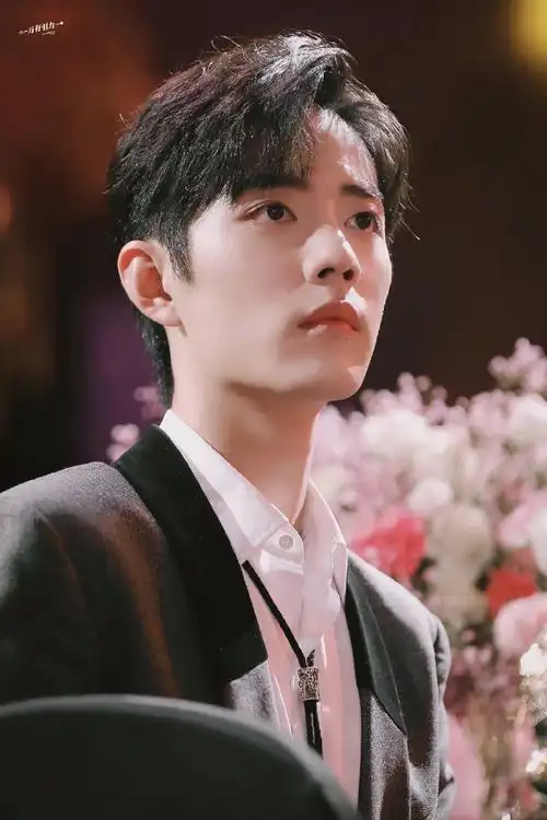 肖战壁纸超话#肖战#xz#肖战 肖战工作室#肖战20191203 时尚cosmo盛典