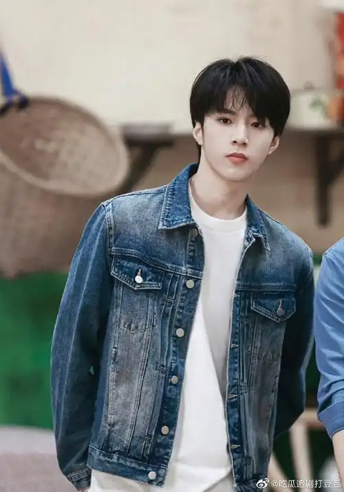 "浑然天成的发型"好帅气,夏日男友风拉满@时代少年团-刘耀文