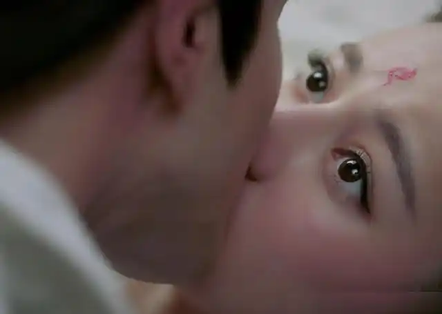 枕上书迪丽热巴高伟光吻戏来袭热巴的反应亮了网友初吻