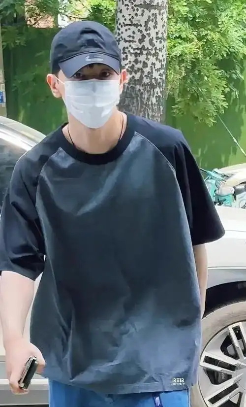 邓伦近况,发福认不出,开火锅店谋生,被曝隐婚生女遭圈内人疏远