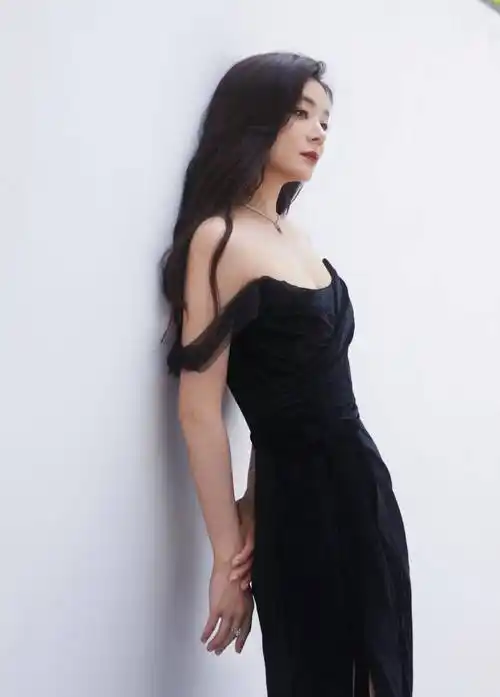 袁姗姗一字肩高时尚礼服_的设计_发型_红唇