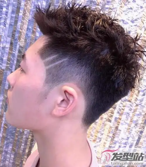 男生帅气刻痕发型两道杠刻痕更酷炫吸睛