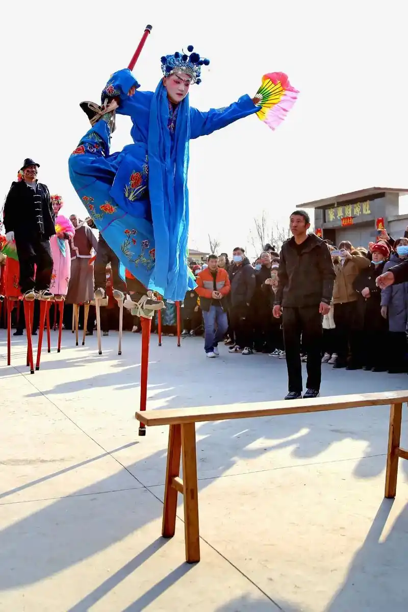 高跷锣鼓闹新春 我用镜头写欢乐.——易县塘湖高跷会 已被列为 - 抖音