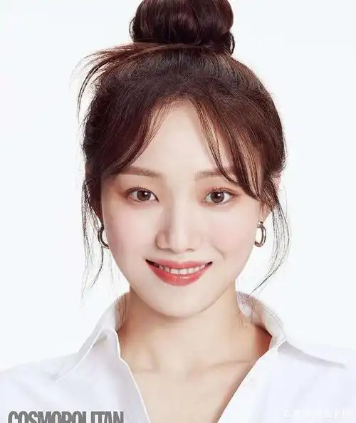 李圣经不愧是国民"初恋脸",长发飘飘穿初恋裙,一脸温柔太迷人