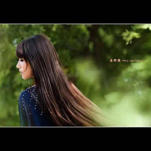 我在春天的小河边.静静的等你.