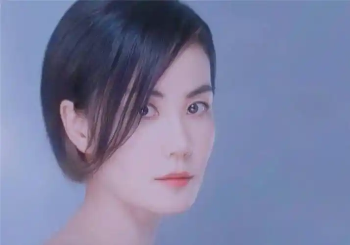 王菲策划大片!50岁仍灵气十足,身材纤细令人羡慕._照片_年龄_谢霆锋