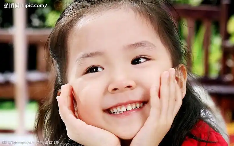 关键词:儿童摄影写真 可爱的小女孩 微笑 人物图库 人物摄影 摄影图库