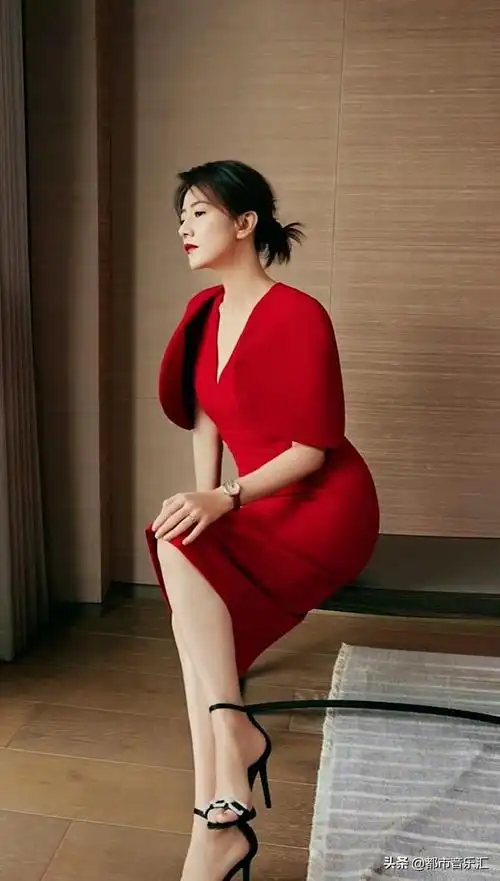 「媒体揭秘」高圆圆婚纱照高清壁纸_高圆圆惊艳全身写真-中纳网