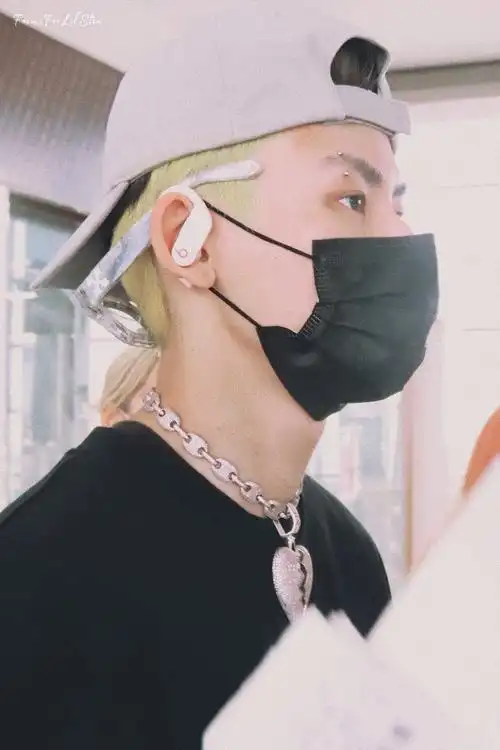 sha0115呜呜呜呜是素颜的宝宝@小鬼-王琳凯