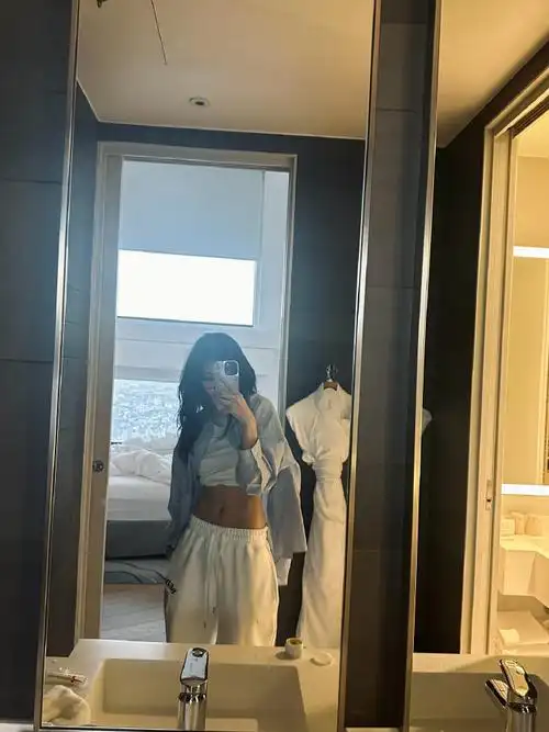 孙千的马甲线好明显