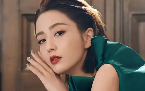 佟丽娅优雅气质高清桌面壁纸