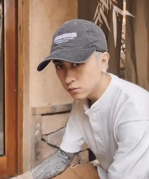 沪上皇秦奋发视频评论区不能直视舔狗成群出现