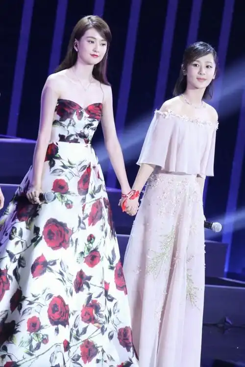 杨紫 乔欣『演员杨紫,未来可期』图源微博@紫藤花开_杨紫作品宣传站