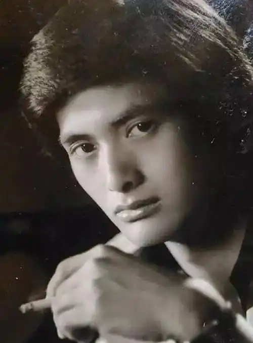 珍贵老照片,一次性看完周润发年轻时_男人_气质_五官