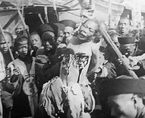 清末女性"八刀刑"残暴行刑全过程(图) - 沙漠富翁 - 沙漠富翁的城堡