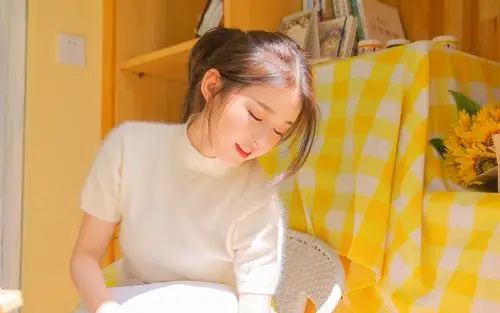 清纯长相甜美的学生妹写真图片713