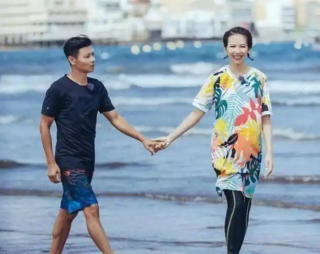 原创原创46岁蔡少芬怀三胎为了生男孩凑成一个好字高龄产妇很不易