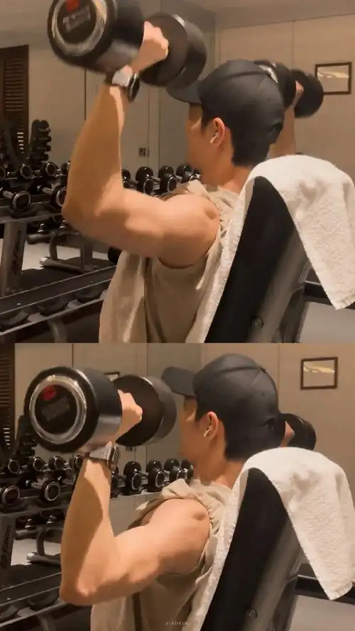 《自律男人·健身房肌肉篇9499》#肖战打网球潜水冲浪vlog##肖战