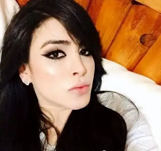 最美女毒枭:坐拥12万小弟,每年狂赚上百亿美元,高调在网上秀身材