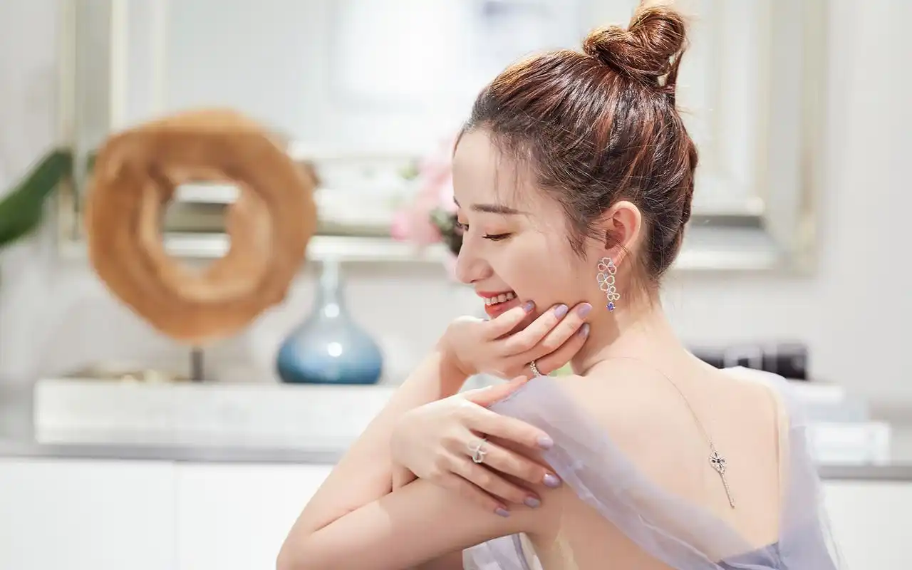 下一张 简介 郭晓婷仙气甜美桌面壁纸,浪漫气息与少女心的完美结合