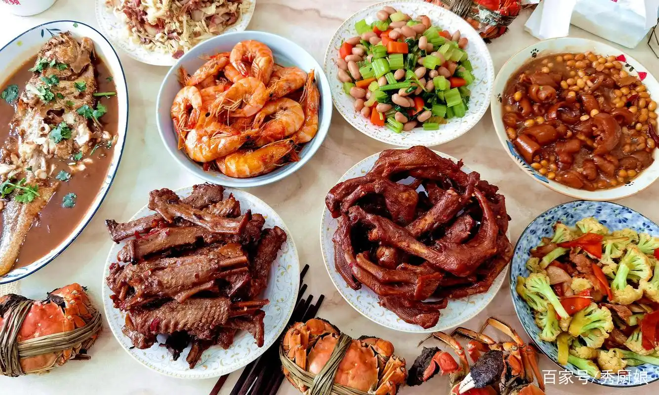 婆婆生日媳妇主厨,一桌饭菜走红朋友圈,网友:吃得寒酸,真抠门