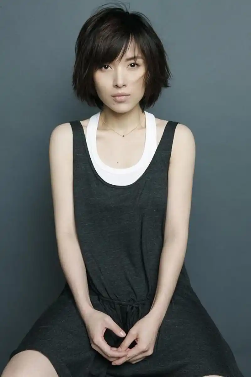 【靳东】媳妇好漂亮啊,气质还有几分相似刘涛的感觉.[good][good]