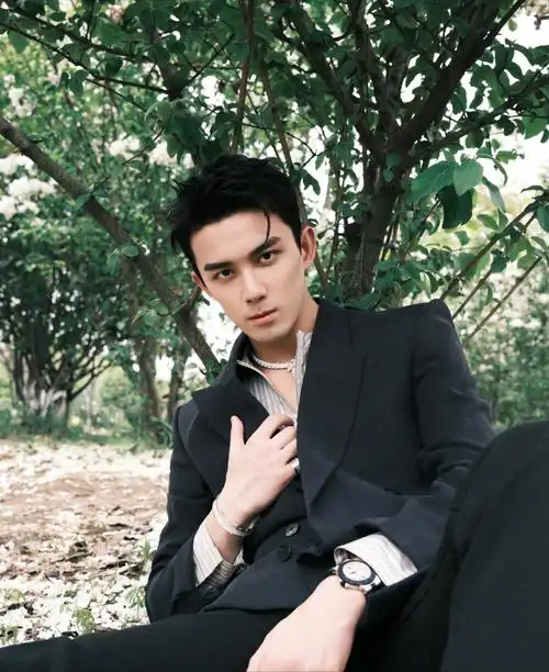 这3位男明星的长相,是"帅气的小狼",又帅又野