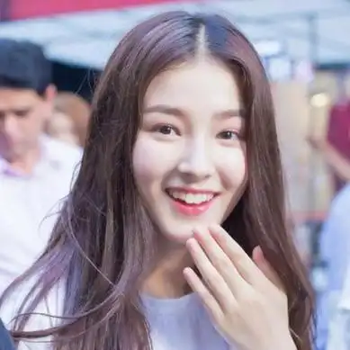 笑得很开心的女头做一个开心快乐女生