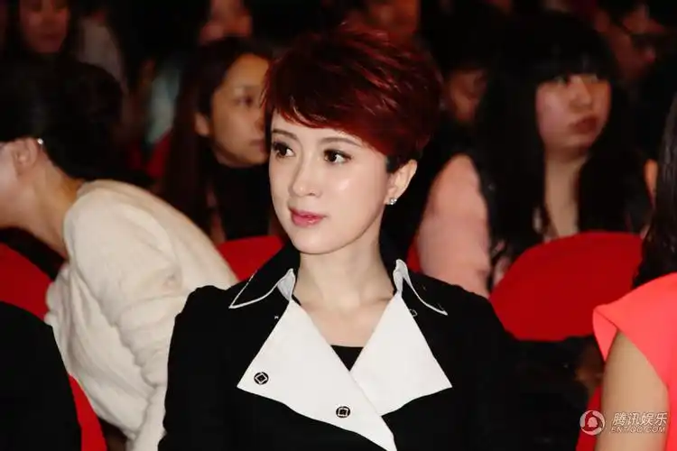 金巧巧亮相新剧发布会避谈于冬与记者打太极