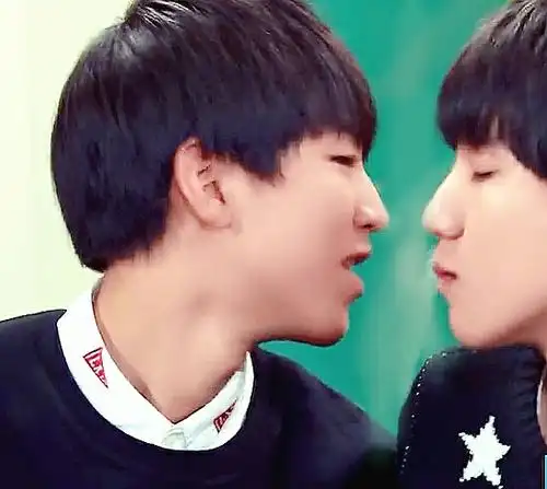 凯源:来亲亲~~ 开启点赞,拿图模式哟 凯源:来亲亲~~ 开启点赞,拿图