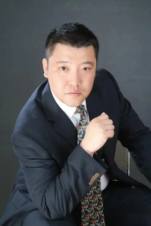 刮过胡子的贾冰也是个80后,配得上他那漂亮媳妇吗