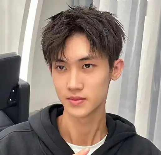 摩根碎盖发型,细软发质发量少的救星,让你少年感十足_盖头_男生_短发