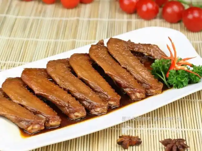 卤水酸辣鸭翅图片