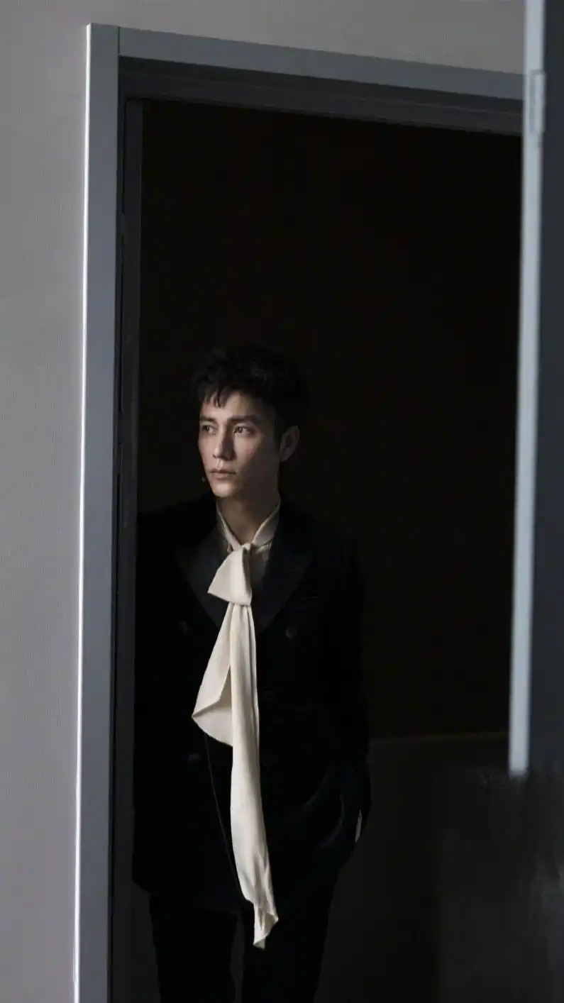 演员陈坤金粉世家中的少爷金燕西来看一组帅照吧