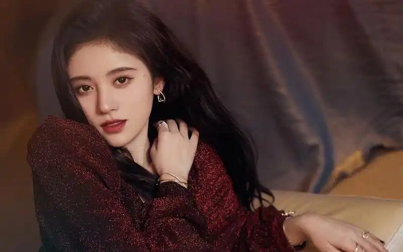 鞠婧祎妩媚性感高清桌面壁纸