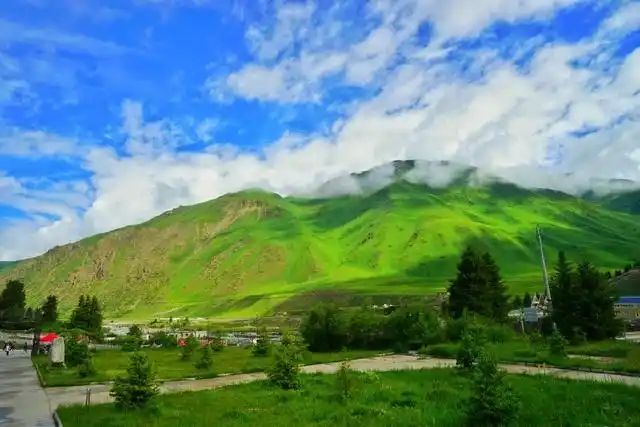 揭密新疆天山独库公路:啥时候通车?为什么每年要封闭大半年?