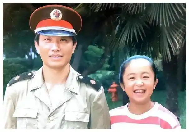 老戏骨杜源青梅竹马妻子结婚无绯闻女儿他的骄傲