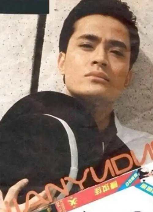 80年代,大陆流行乐坛最火的男歌手今何在?你还记得他吗?