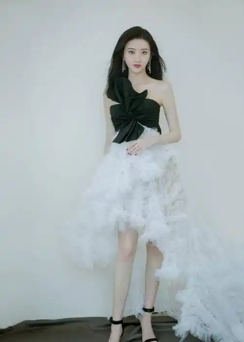 31岁景甜换新造型了,马尾辫发型搭配上连衣裙,减龄又时髦_短发_长发