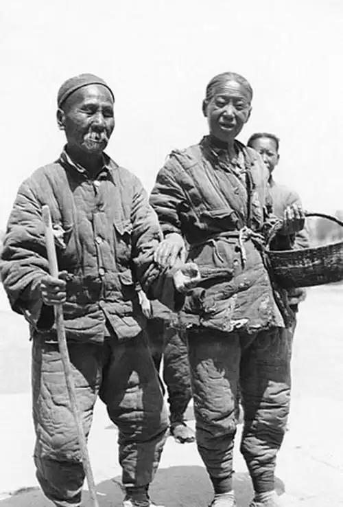 旧社会盲眼乞丐夫妻父子老太婆